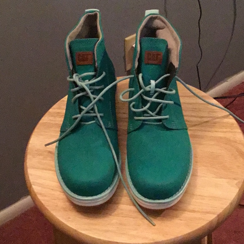 CAT Lightweight Ease Green boots Size 7